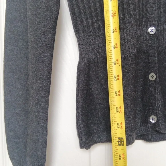 🐑 Ptp16.5“-20" Italian Yarn Women's Gray Cardigan Sweater NWOT - Picture 8 of 9